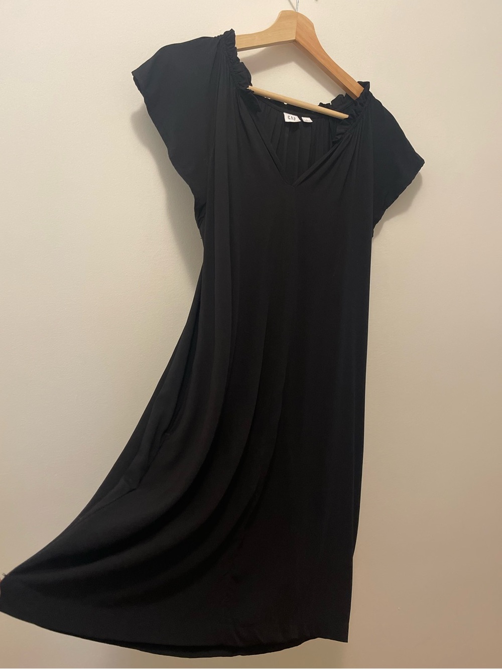 GAP Black V-Neck Cap Sleeve Dress